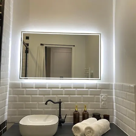 Apartment L'oasis Angevine - Balneo, Sauna, Cinema & Parking