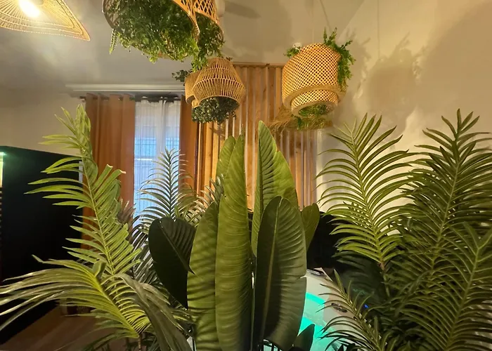 Apartment L'oasis Angevine - Balneo, Sauna, Cinema & Parking *