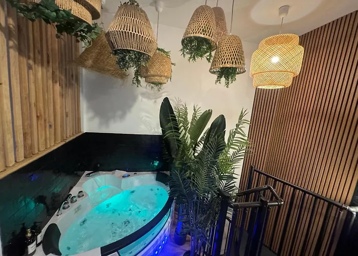 L'oasis Angevine - Balneo, Sauna, Cinema & Parking